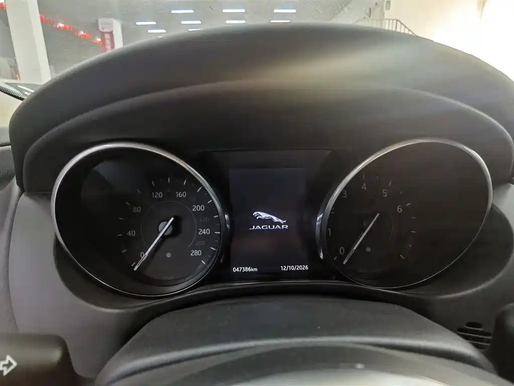 Jaguar XE — миниатюра 11