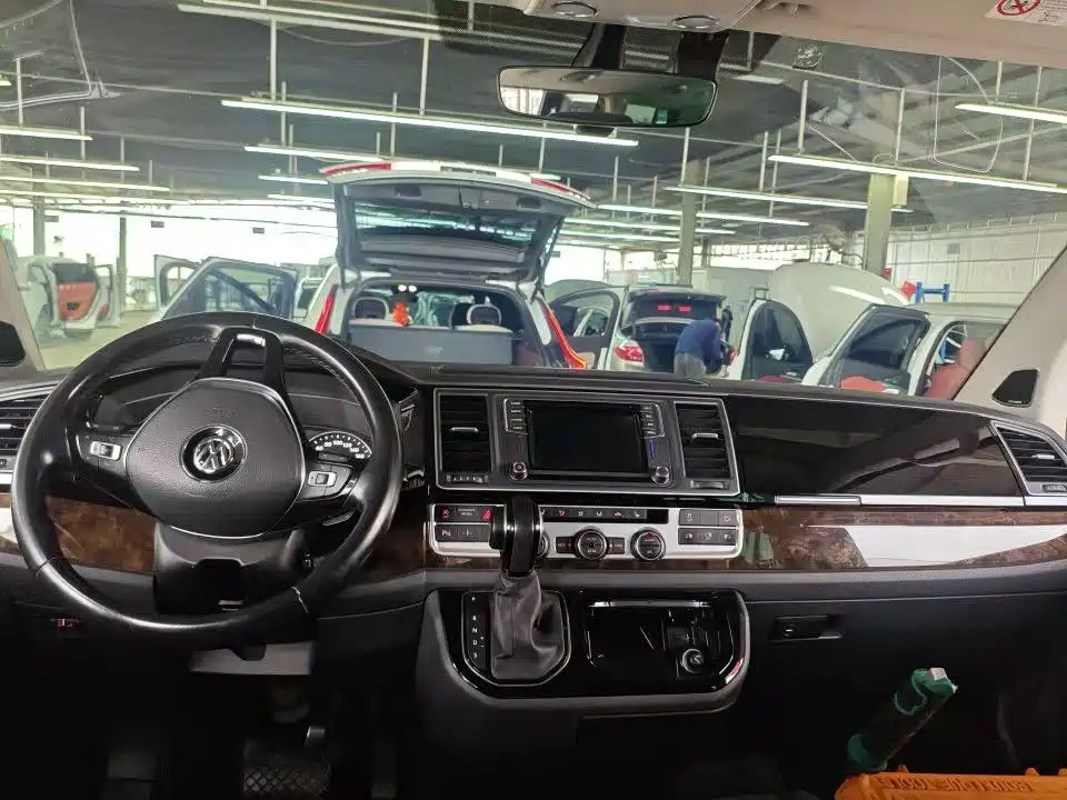 Volkswagen Multivan — миниатюра 3