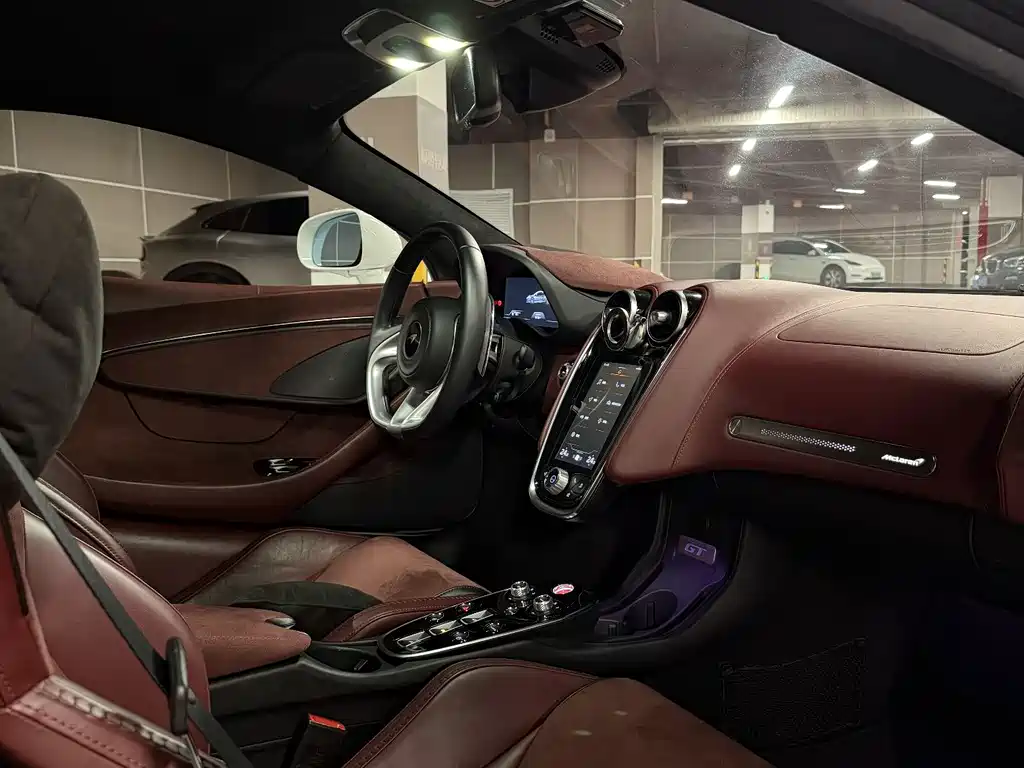 McLaren GT — миниатюра 5