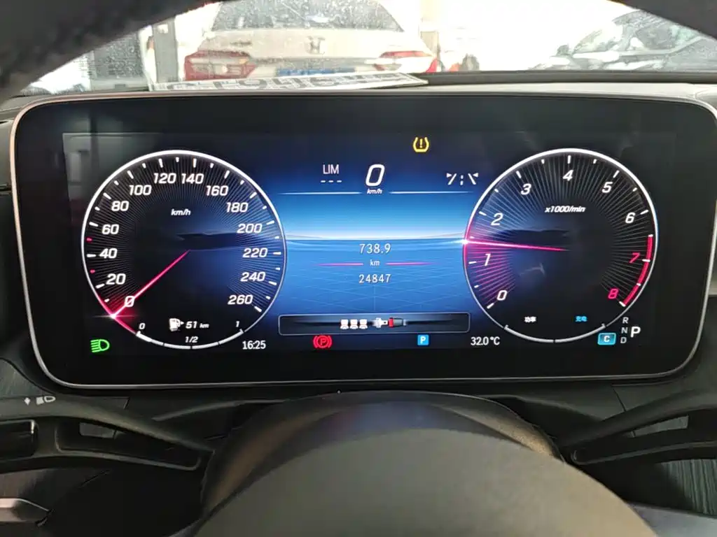 Mercedes-Benz C-Class — миниатюра 12