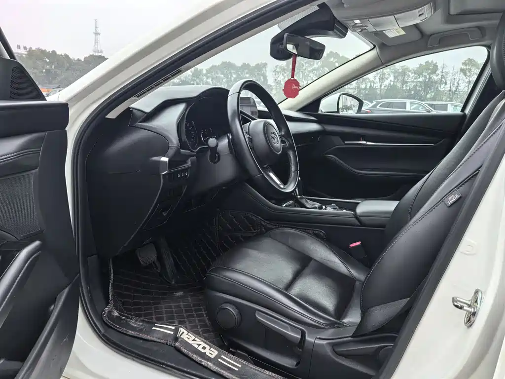 Mazda Mazda3 3 2021 1.5L AT