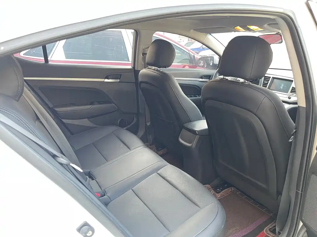 Hyundai Elantra — миниатюра 13