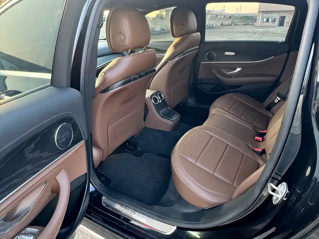 Mercedes-Benz E-Class — миниатюра 11