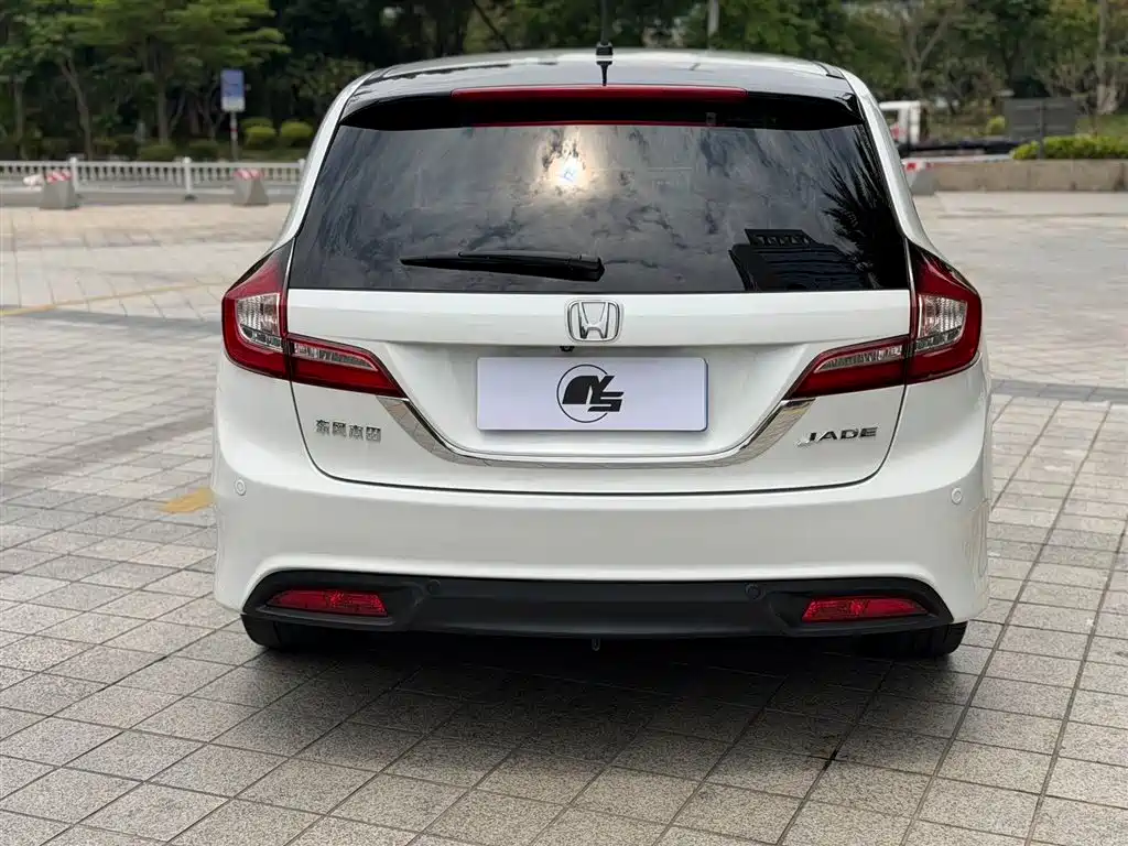 Honda Jade 2016 1.8L AT Comfort Elite 5 мест