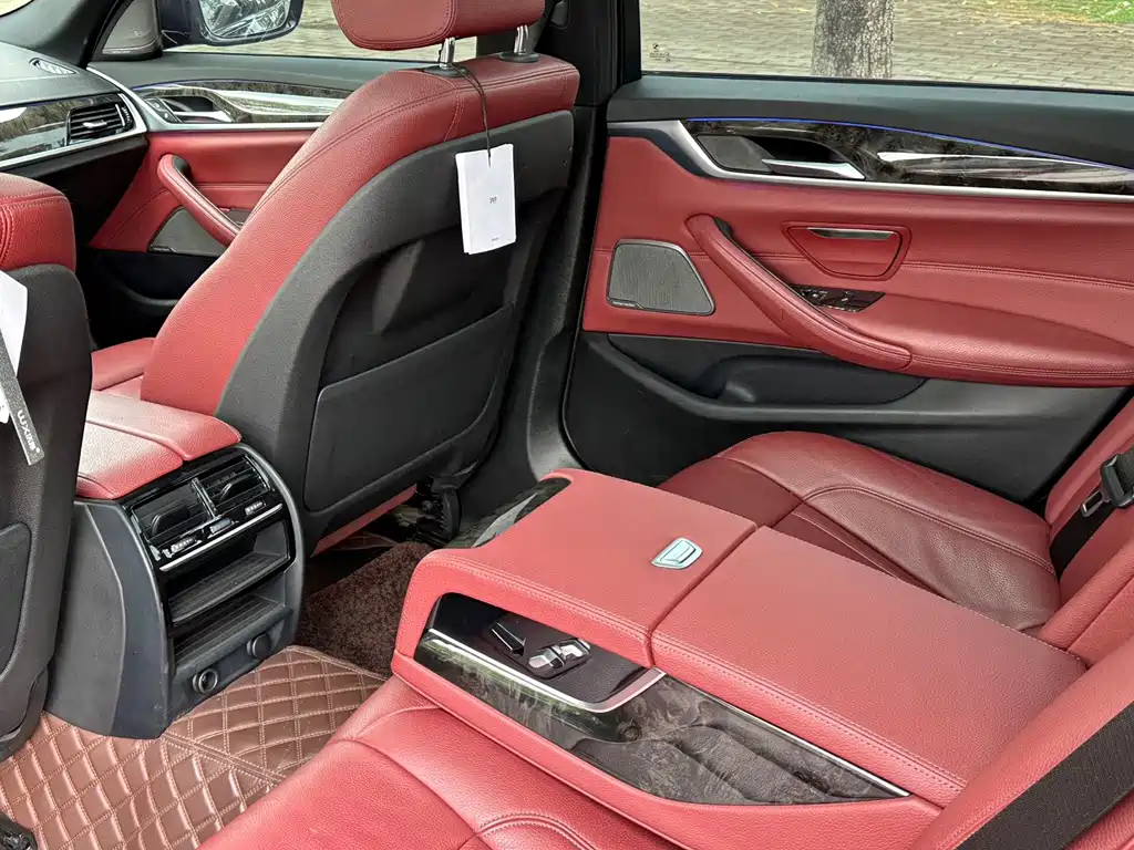 BMW 5 Series — миниатюра 11