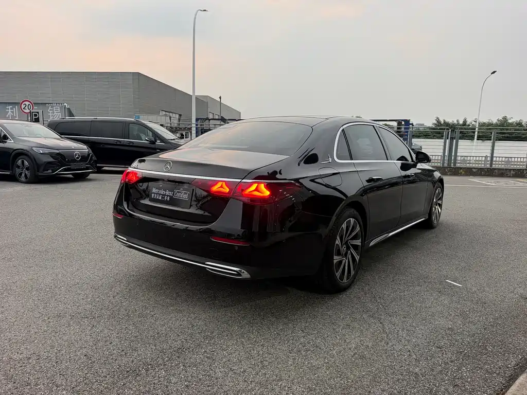 Mercedes-Benz E-Class — миниатюра 7