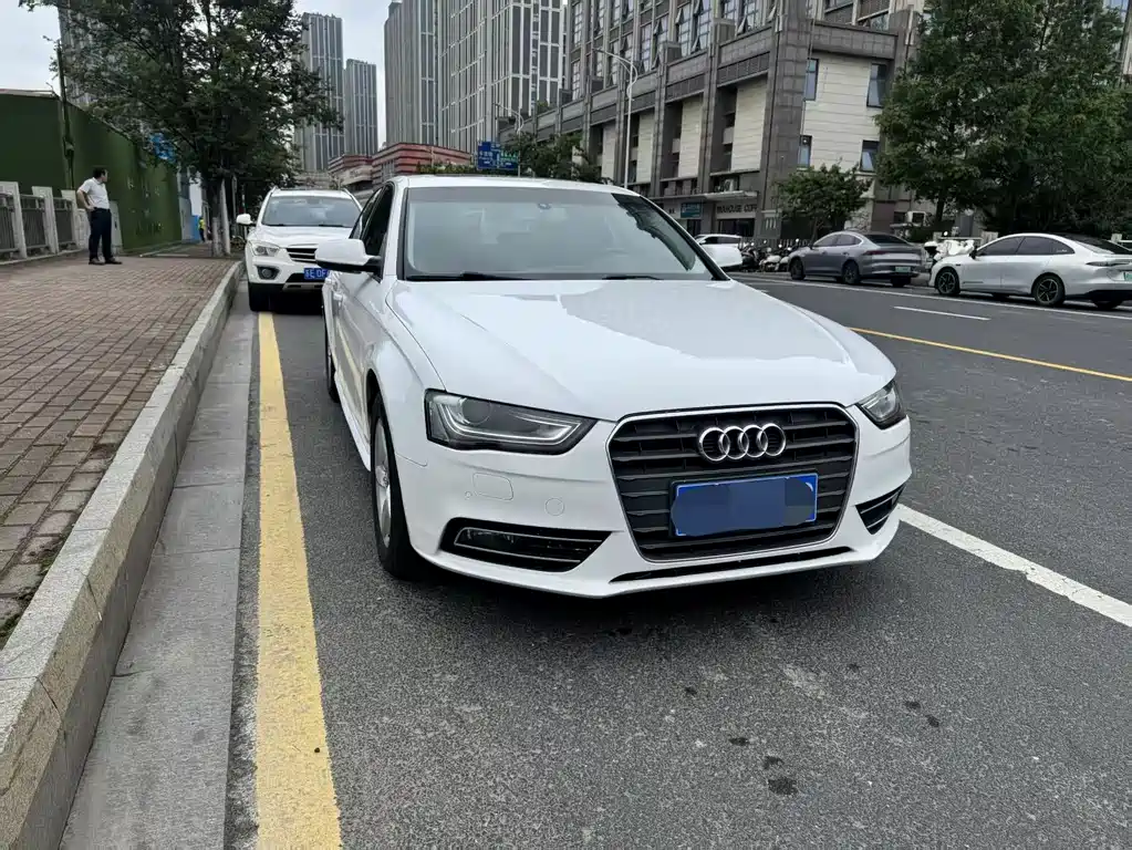 Audi A4L 2013 35 TFSI AT Comfort