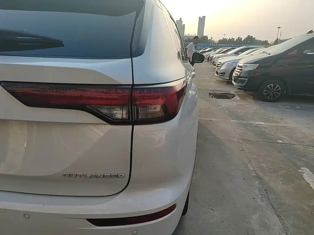 Mitsubishi Outlander — миниатюра 8