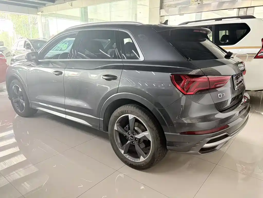 Audi Q3 2023 35 TFSI Fashion (1.4T)