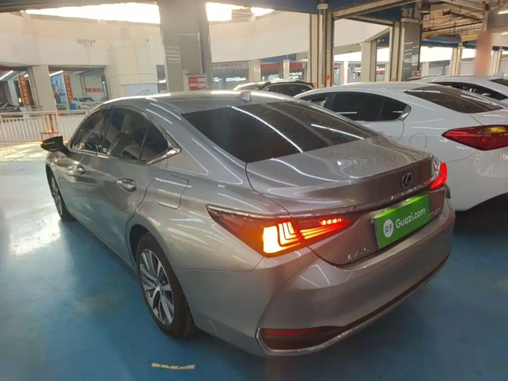 Lexus ES — миниатюра 5
