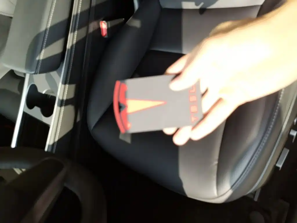 Tesla Model Y — миниатюра 9