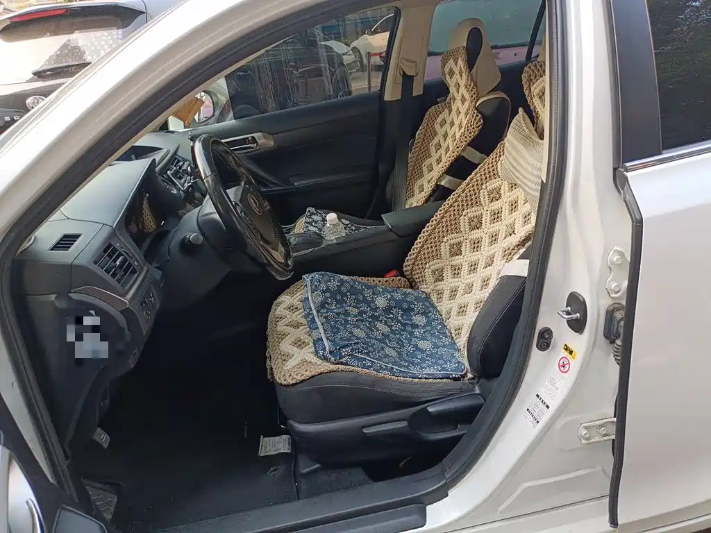 Lexus CT — миниатюра 11