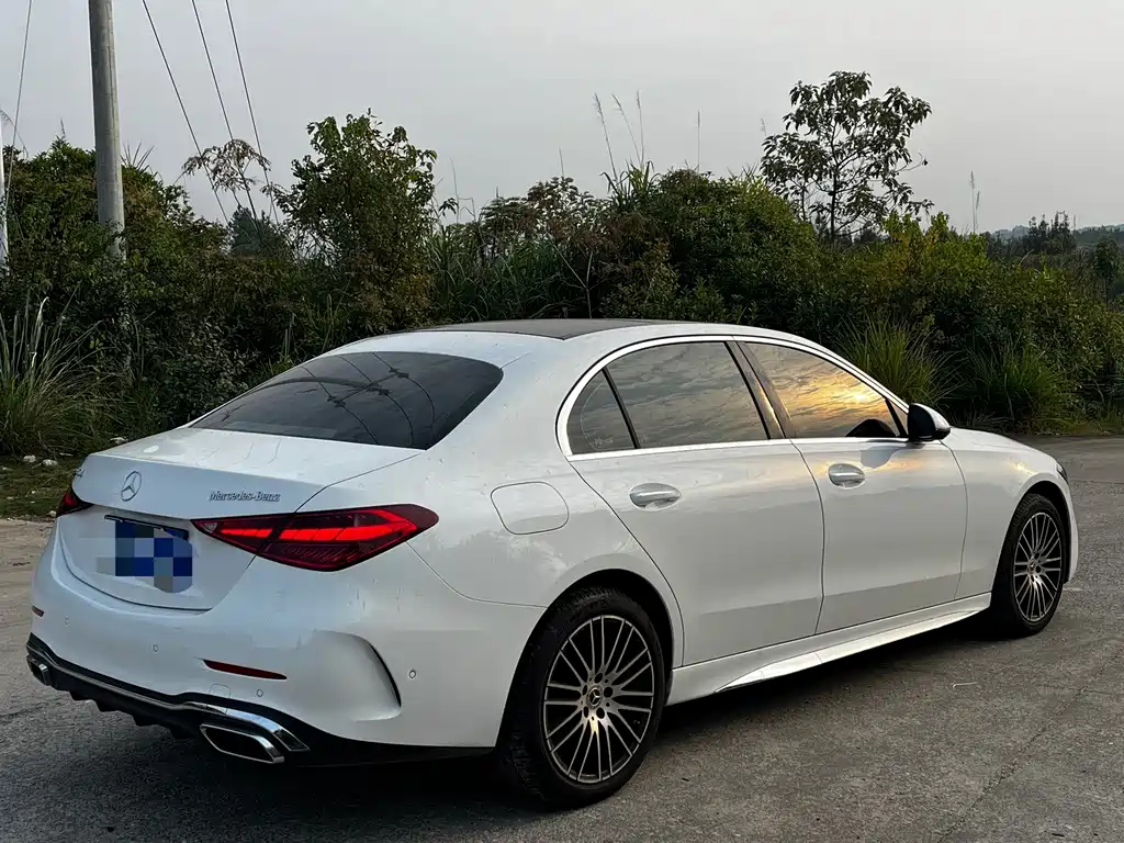Mercedes-Benz C-Class — миниатюра 13