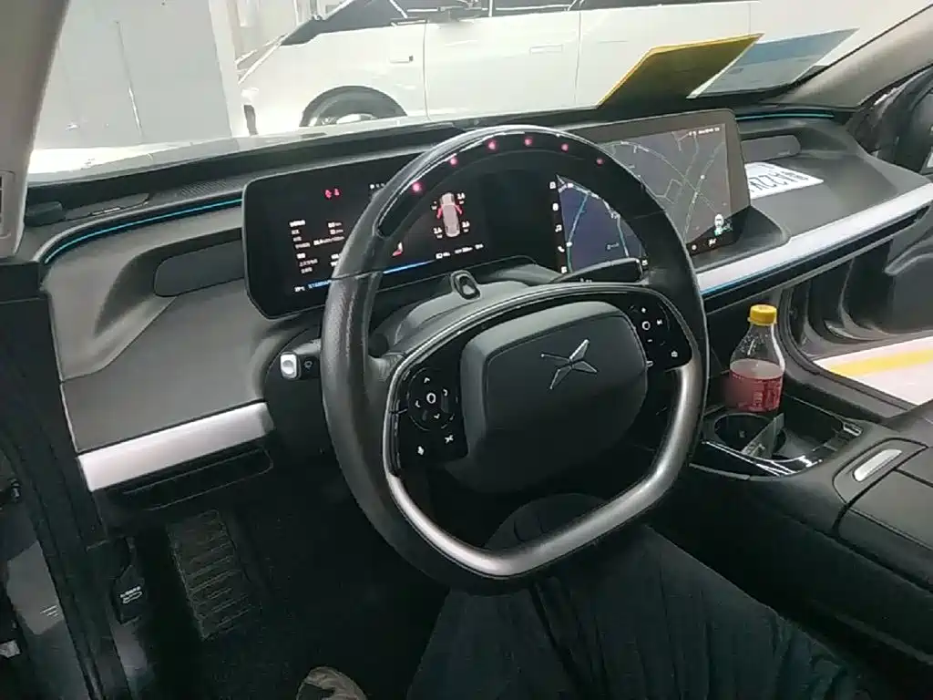 XPeng P7 — миниатюра 10