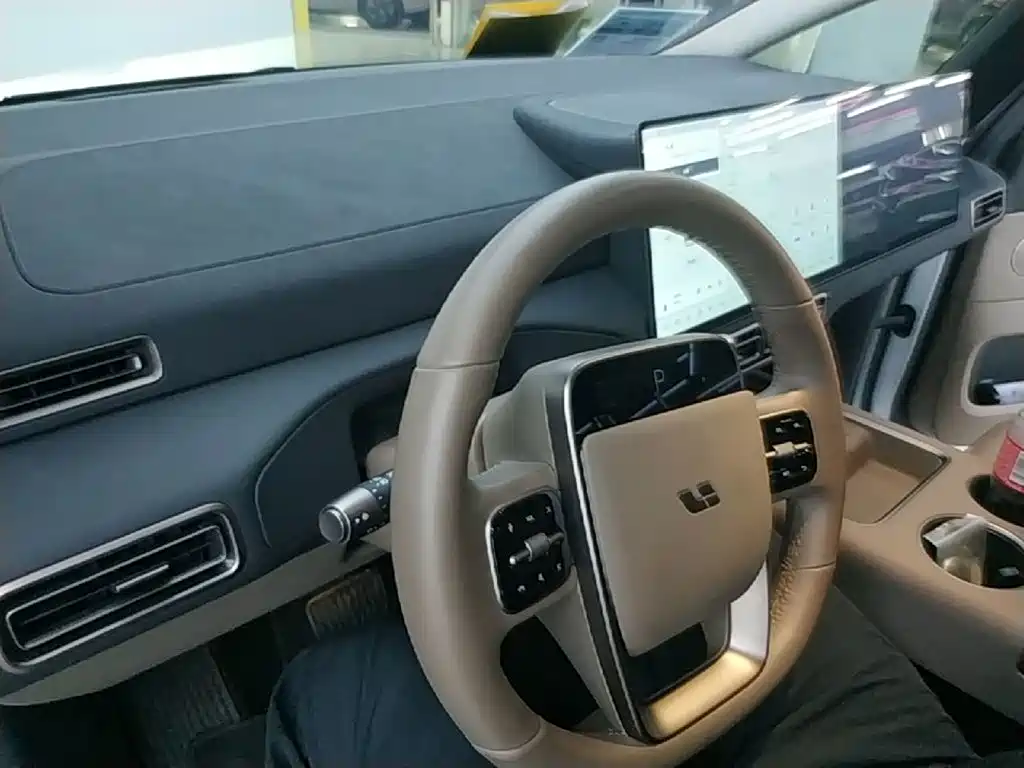 Li Auto Li MEGA — миниатюра 10
