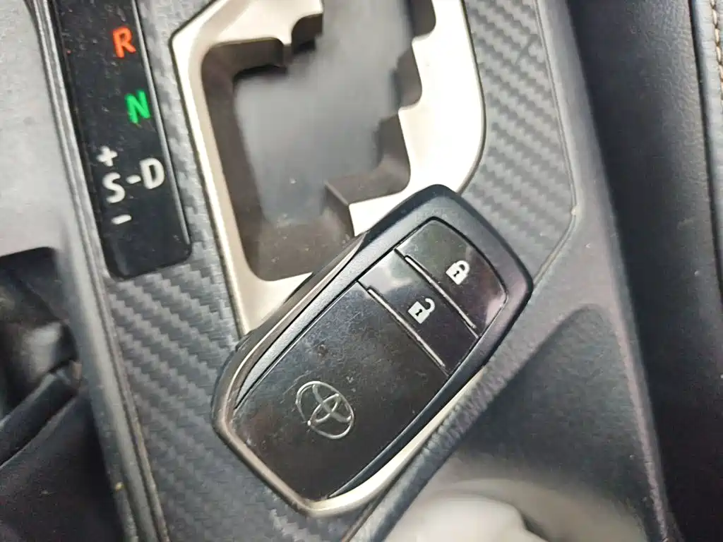 Toyota RAV4 — миниатюра 9