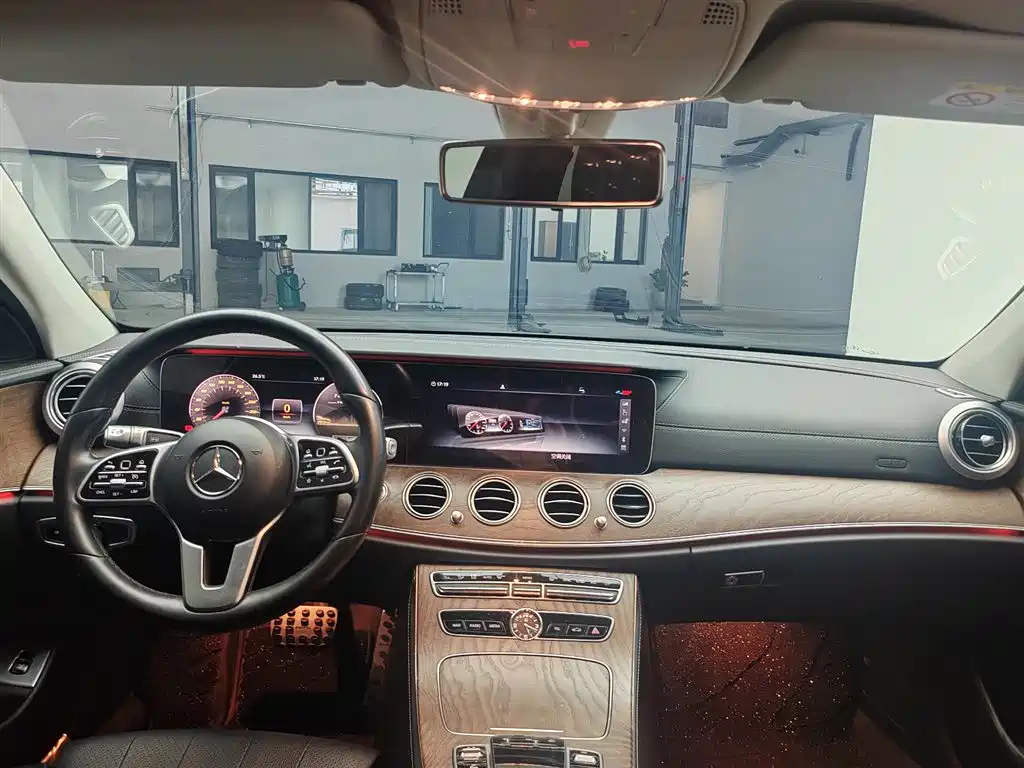 Mercedes-Benz E-Class — миниатюра 5