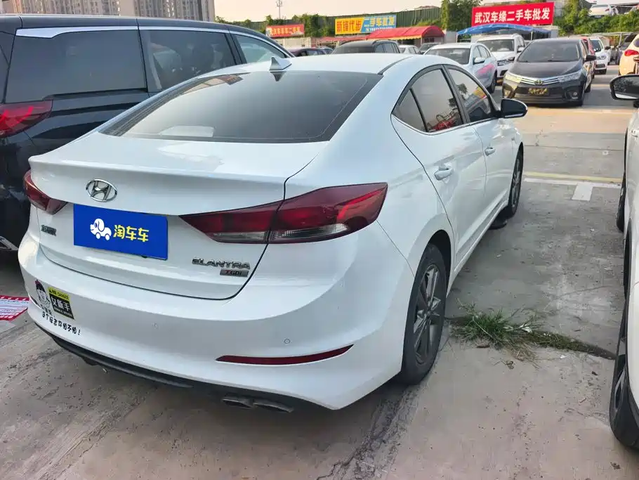 Hyundai Elantra — миниатюра 3