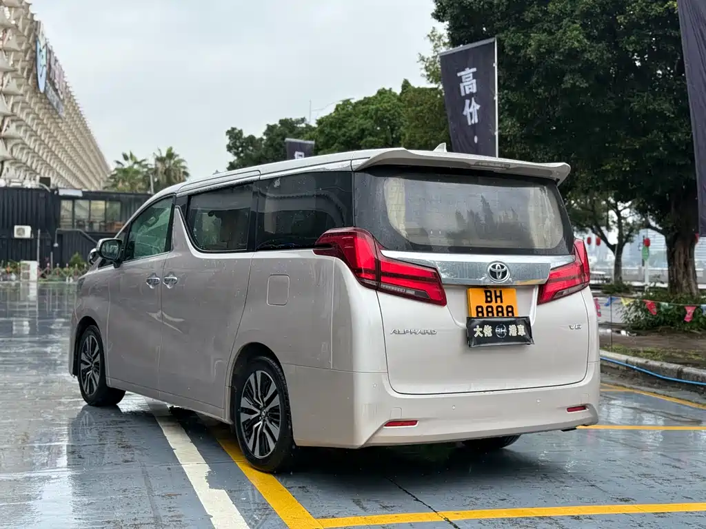 Toyota Alphard 2018 3.5L Luxury
