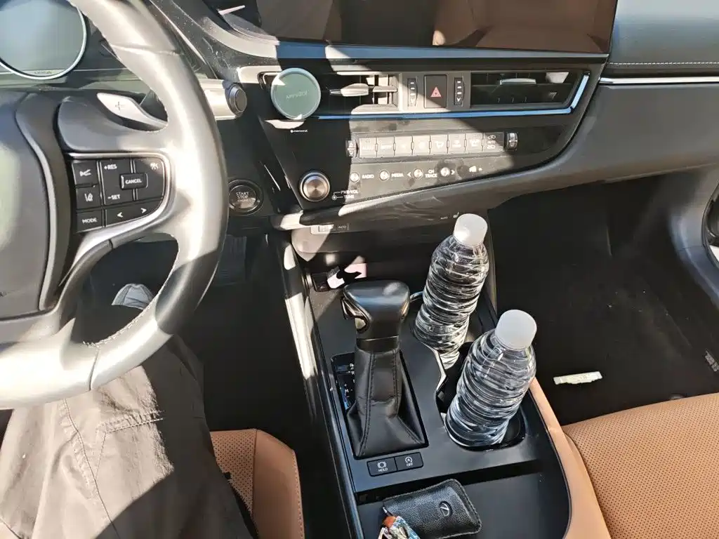 Lexus ES — миниатюра 9