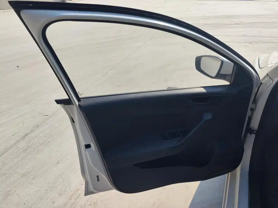 Volkswagen Jetta — миниатюра 7