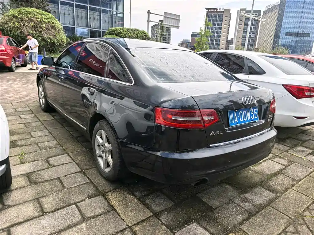 Audi A6L 2010 2.0 TFSI AT