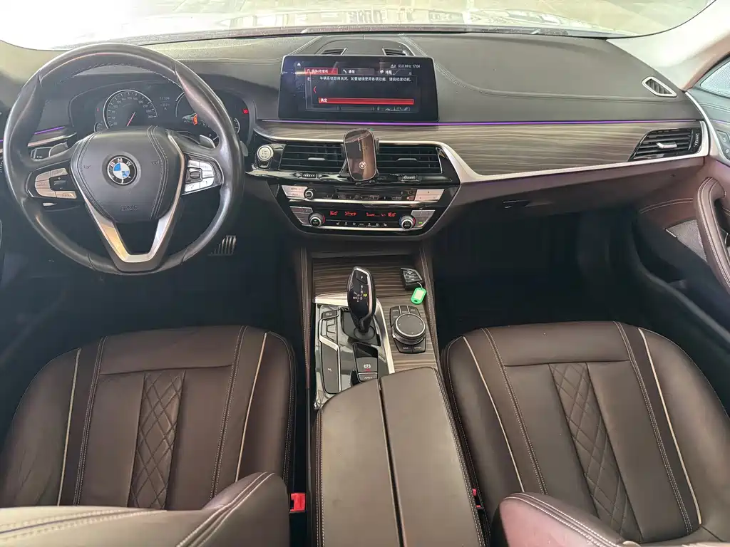 BMW 5 Series — миниатюра 9