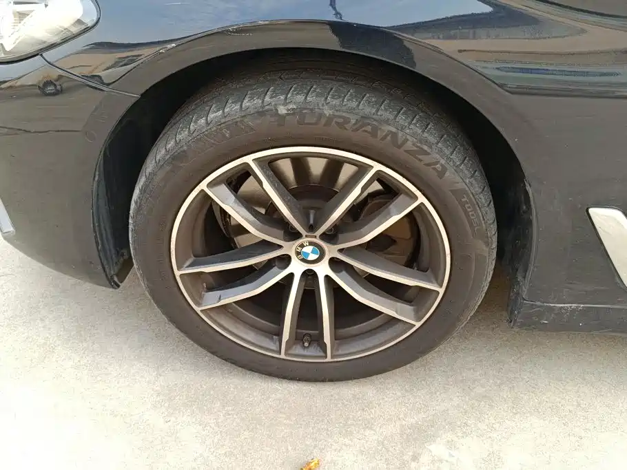 BMW 5 Series — миниатюра 6