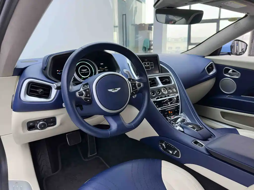 Aston Martin DB11 — миниатюра 13