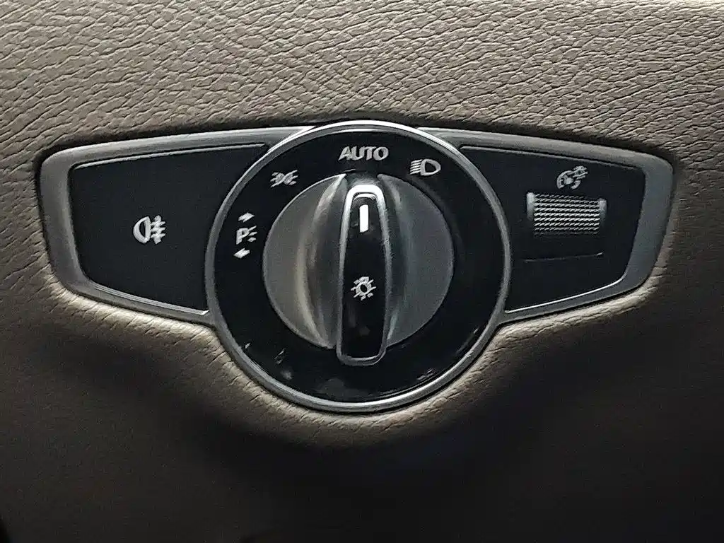 Mercedes-Benz E-Class — миниатюра 21