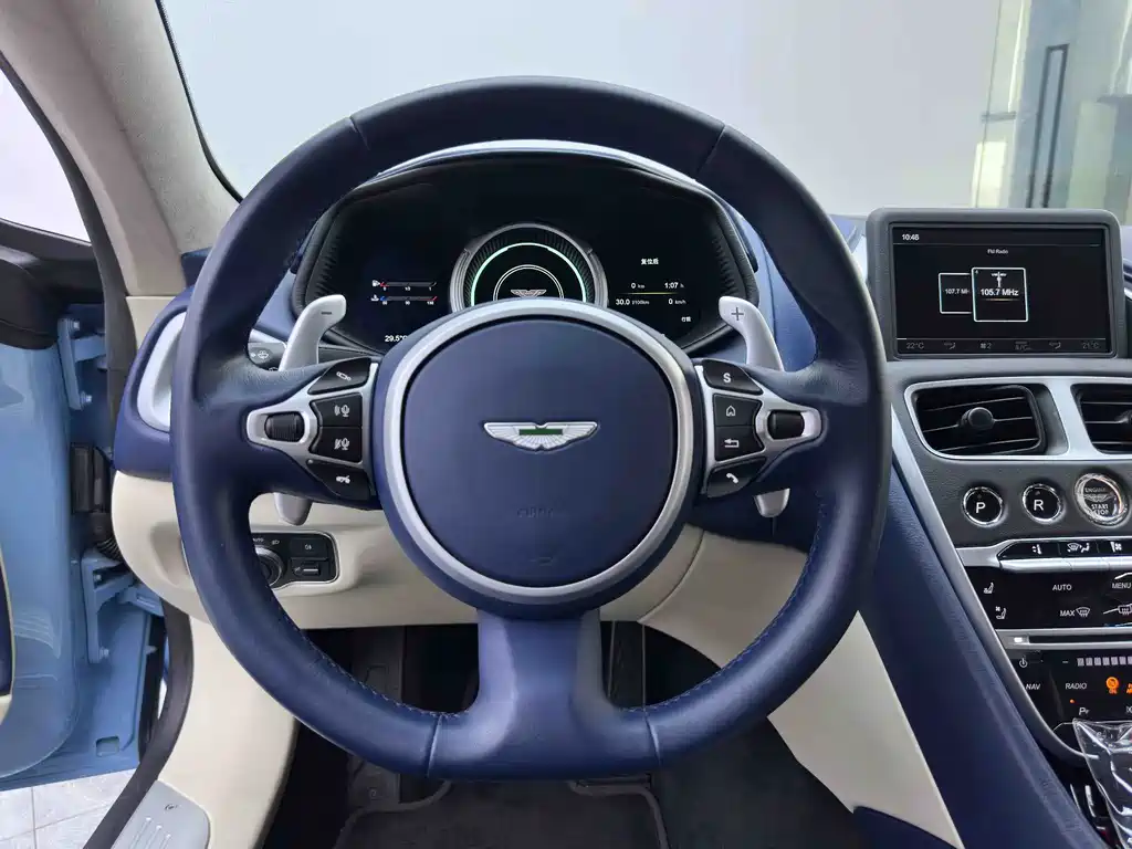 Aston Martin DB11 — миниатюра 14