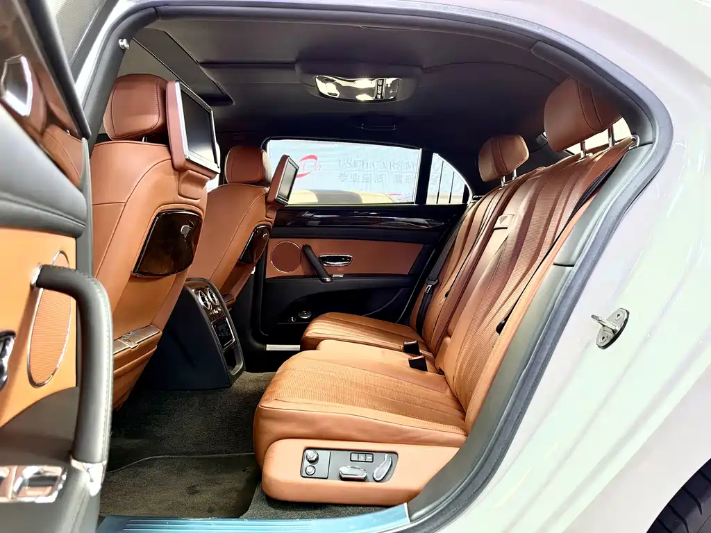 Bentley Flying Spur — миниатюра 11