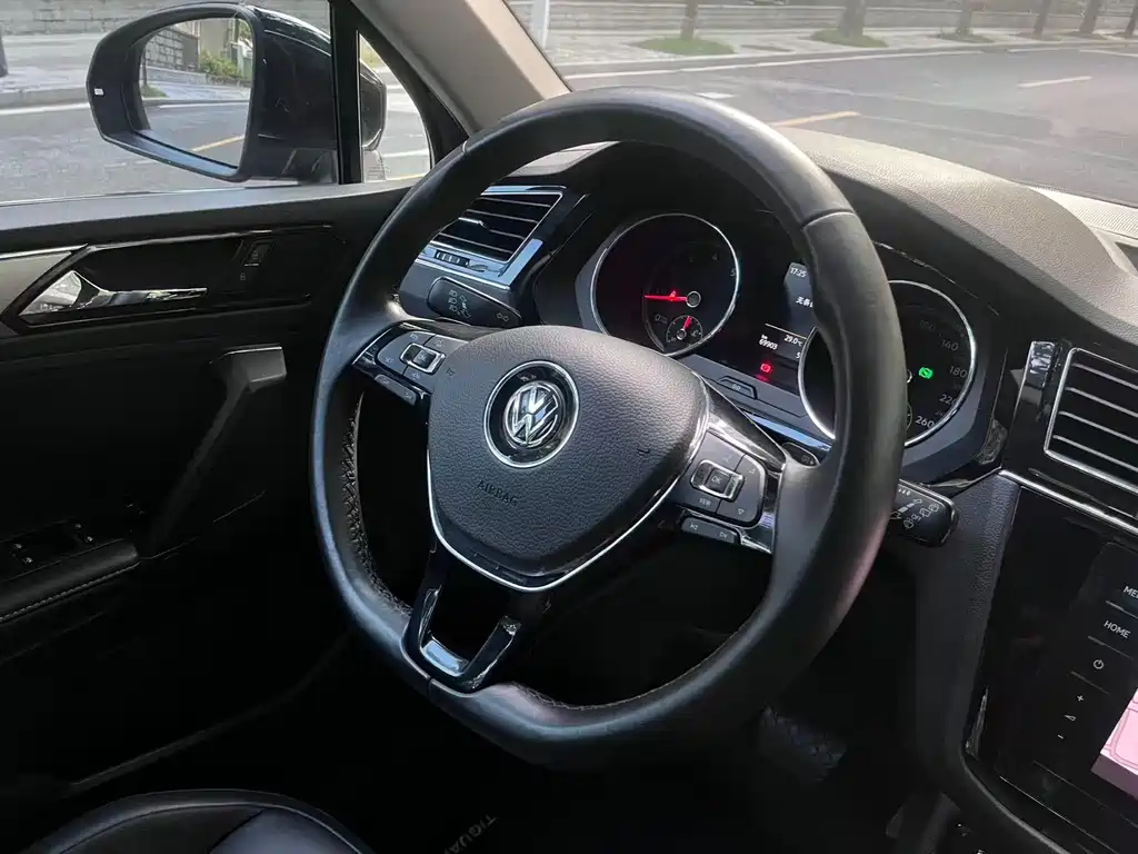 Volkswagen Tiguan L — миниатюра 4