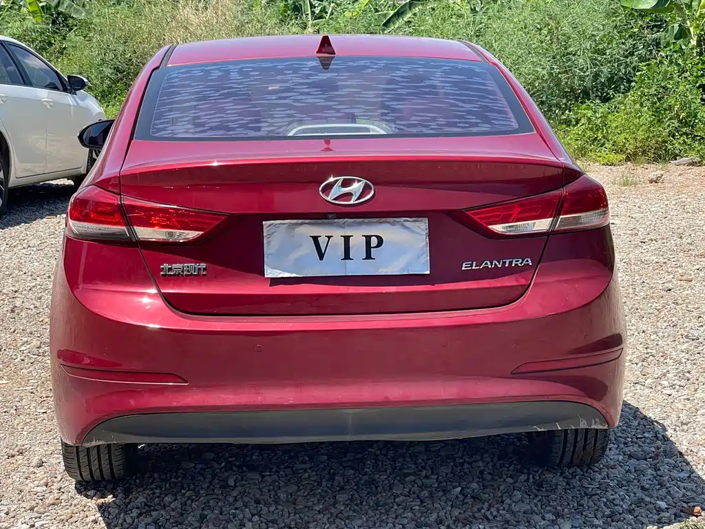 Hyundai Elantra — миниатюра 8