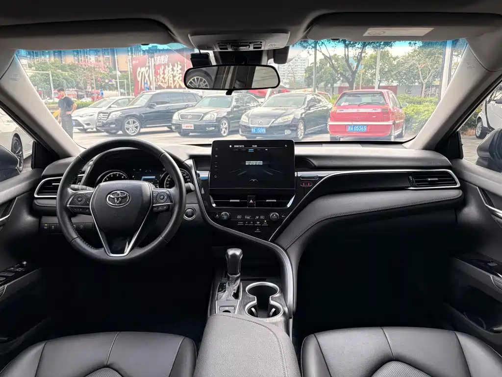 Toyota Camry — миниатюра 17