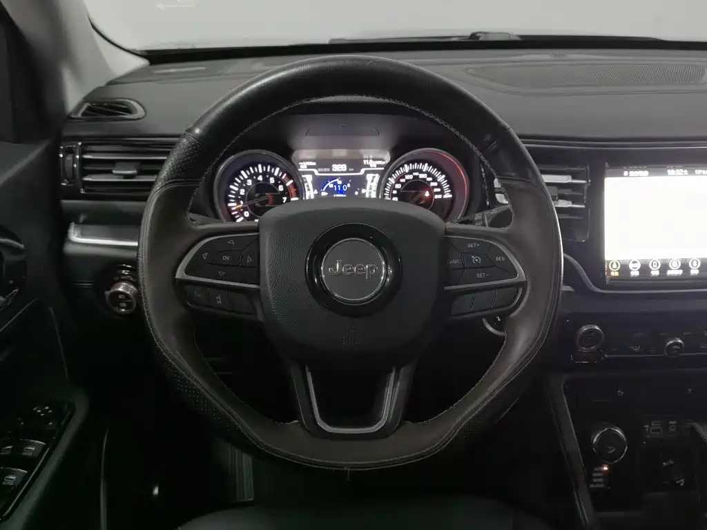 Jeep Grand Commander — миниатюра 11
