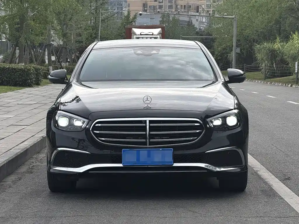 Mercedes-Benz E-Class — миниатюра 2
