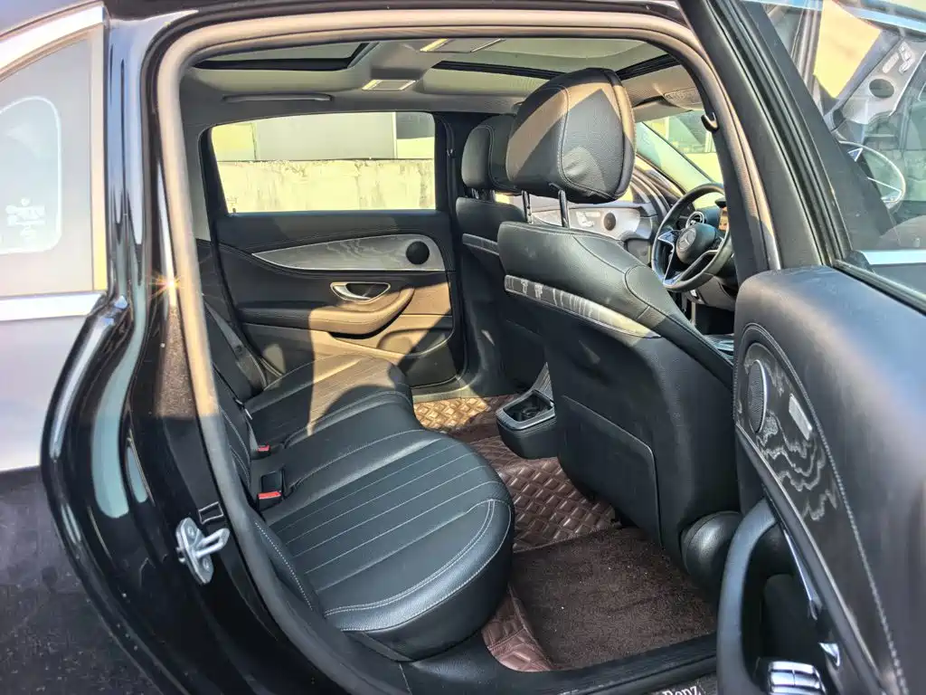 Mercedes-Benz E-Class — миниатюра 10