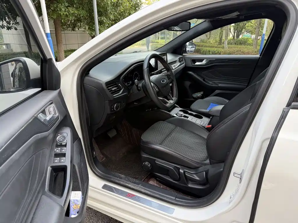 Ford Focus — миниатюра 5
