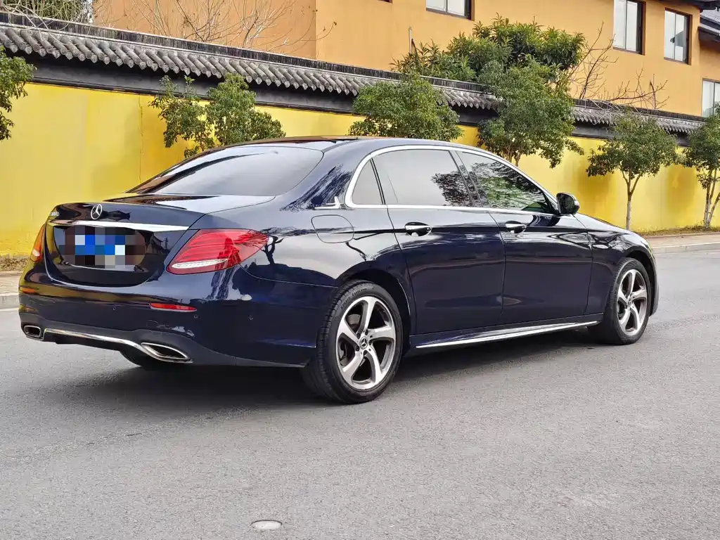 Mercedes-Benz E-Class — миниатюра 4
