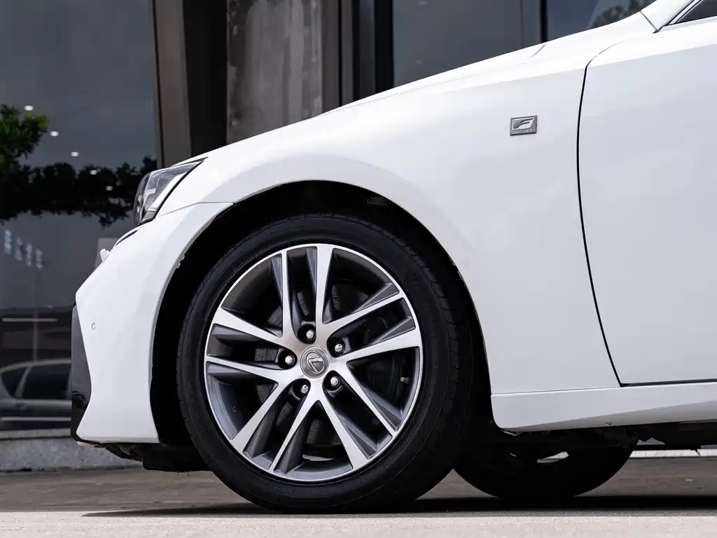 Lexus IS — миниатюра 8