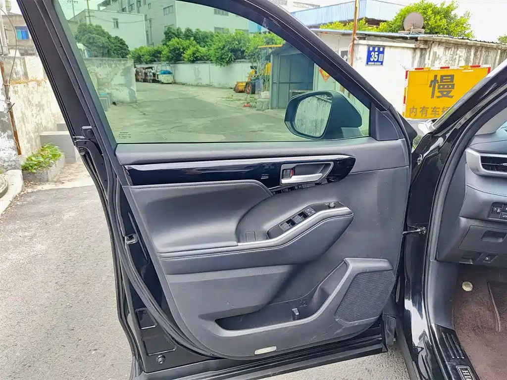 Toyota Highlander 2022 2.5L Luxury 7 мест