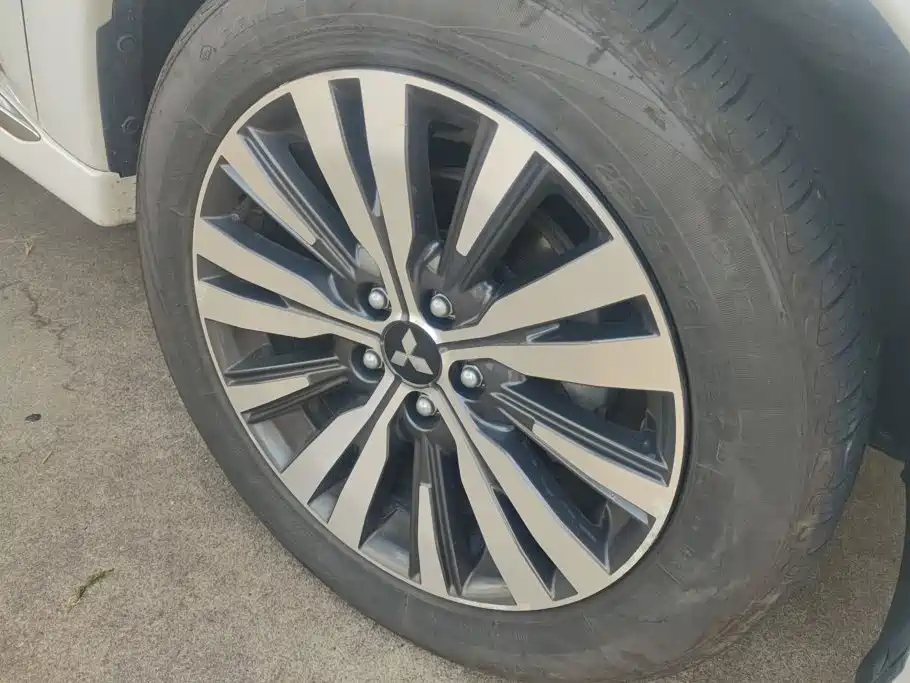 Mitsubishi Outlander — миниатюра 6