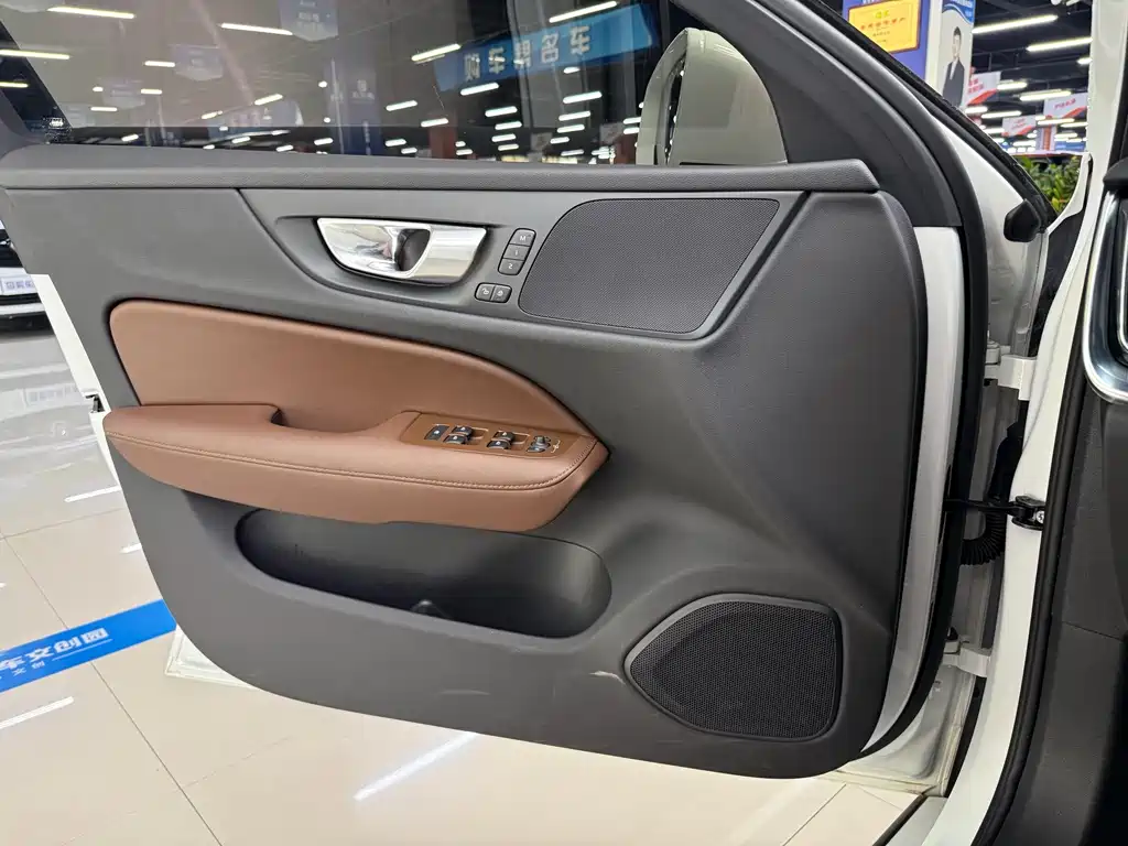 Volvo S60 — миниатюра 10