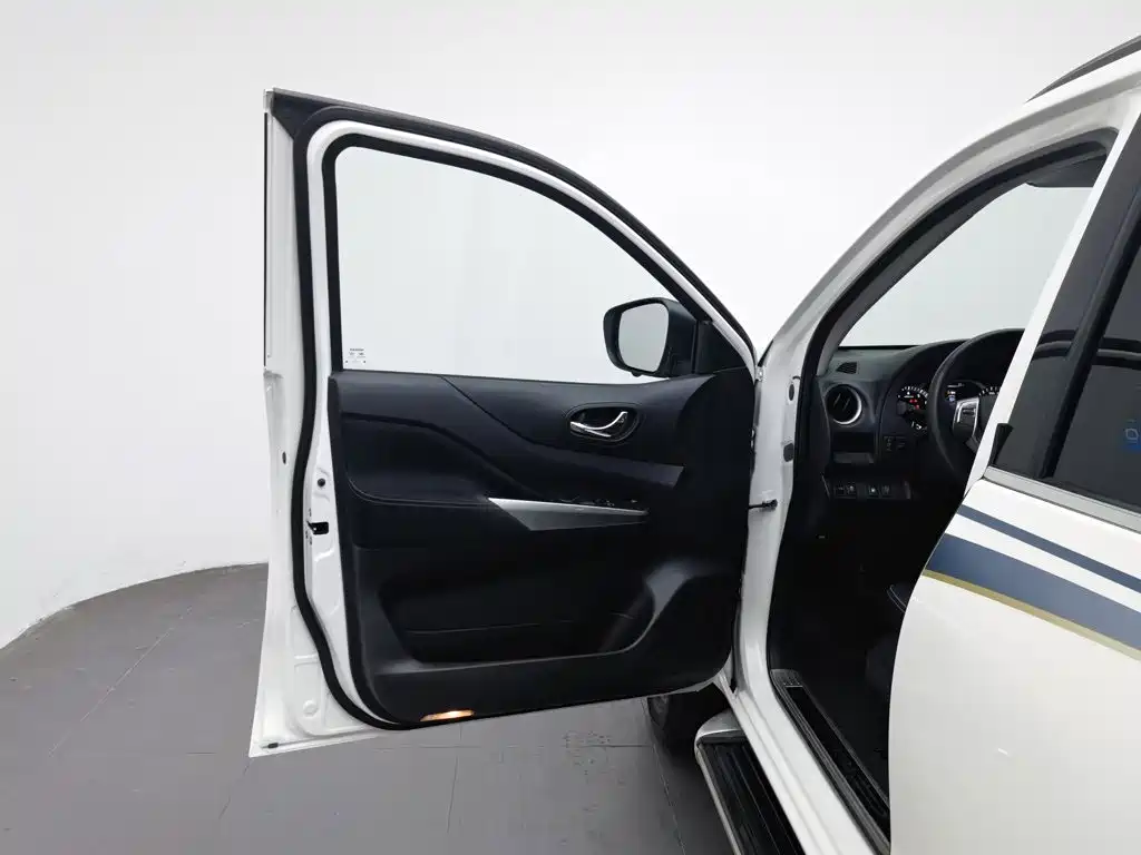 Nissan Terra — миниатюра 8