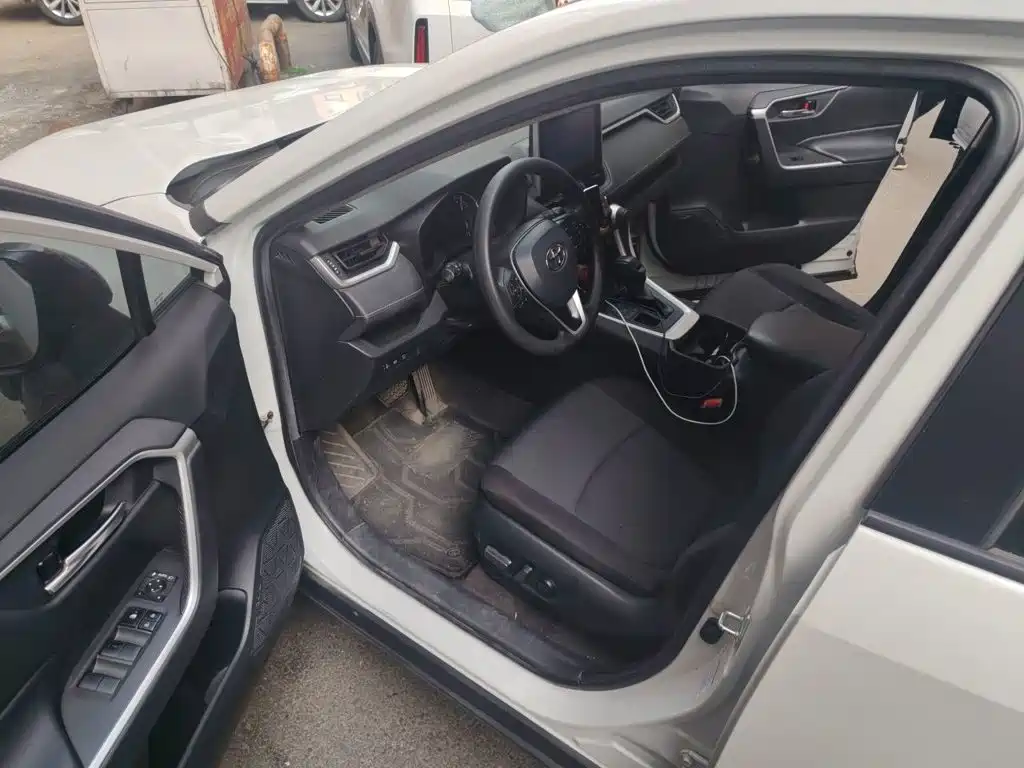 Toyota RAV4 — миниатюра 12