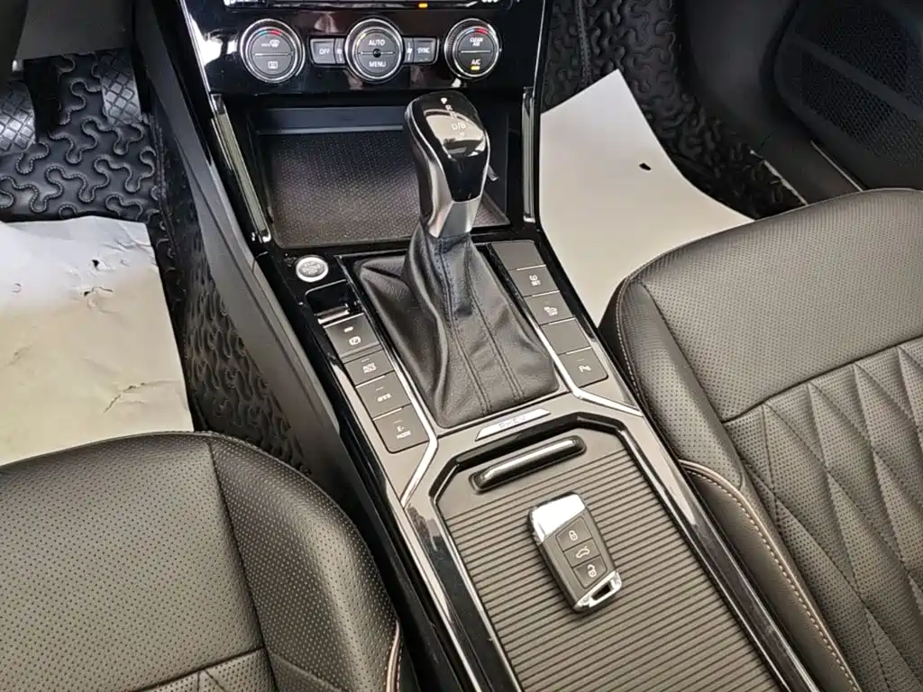Volkswagen Passat PHEV — миниатюра 14