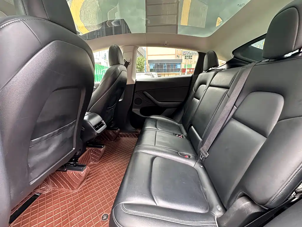 Tesla Model Y — миниатюра 4