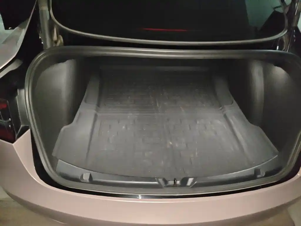 Tesla Model 3 — миниатюра 15