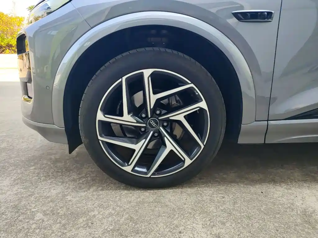 Audi Q6L e-tron — миниатюра 23